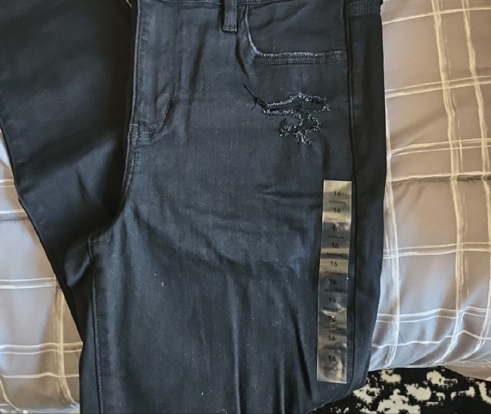 Women's Black Jeans - Picture 3 of 7